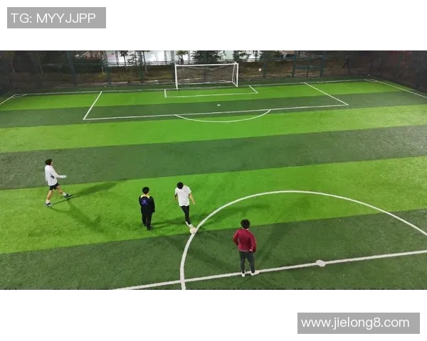 足球跳踢技巧解析与训练方法分享助你提升场上表现